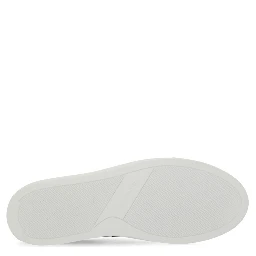 حذاء رياضي منخفض مع شعار