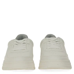 حذاء رياضي بتفاصيل متعرجة