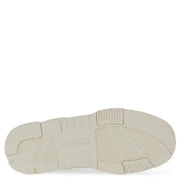 حذاء رياضي بتفاصيل متعرجة