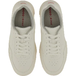 حذاء رياضي بتفاصيل متعرجة