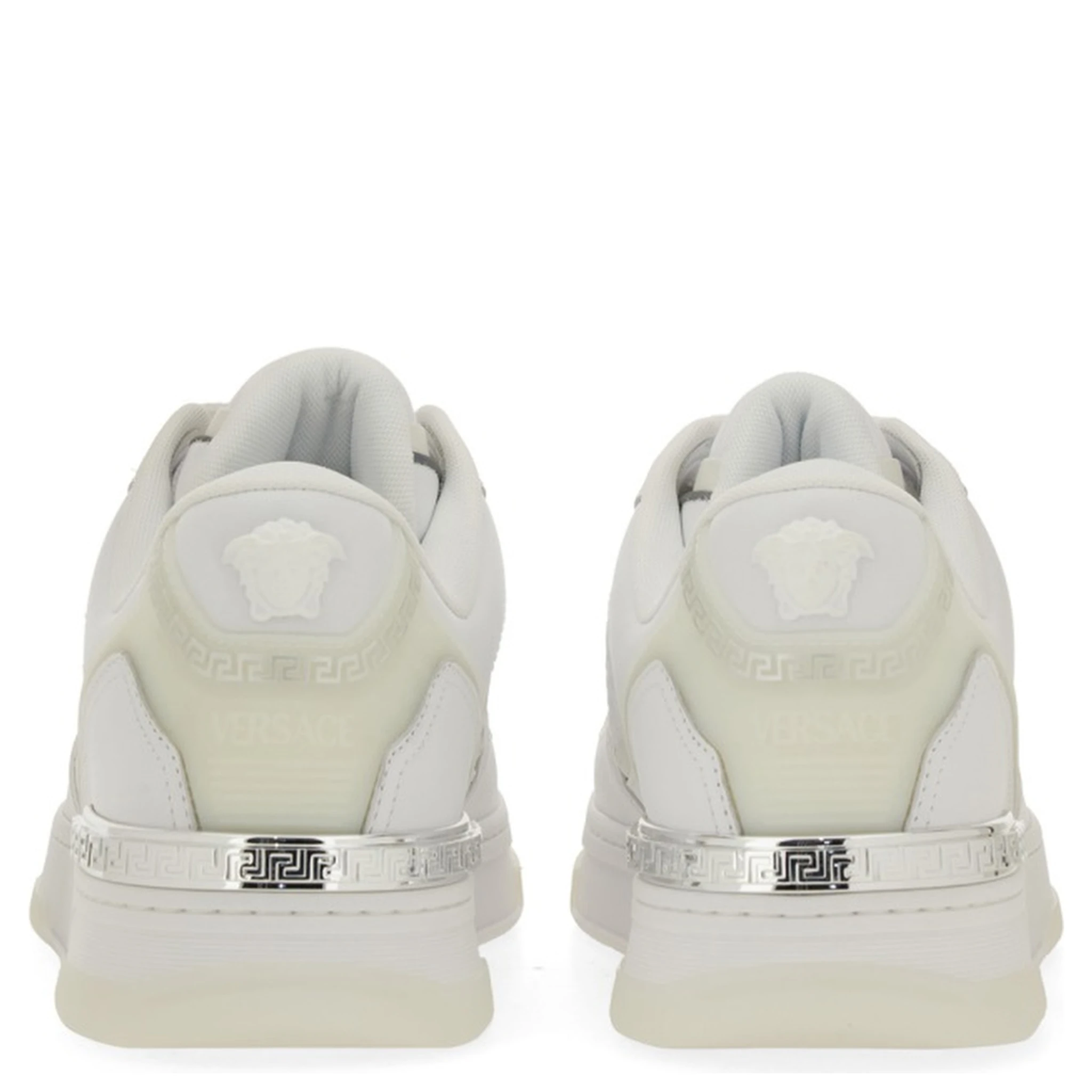 حذاء رياضي بنقوش يونانية