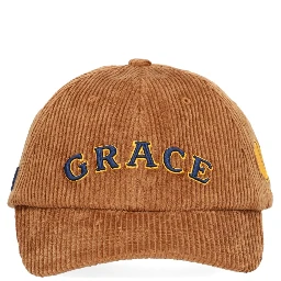 قبعة بيسبول تحمل اسم "غريس"