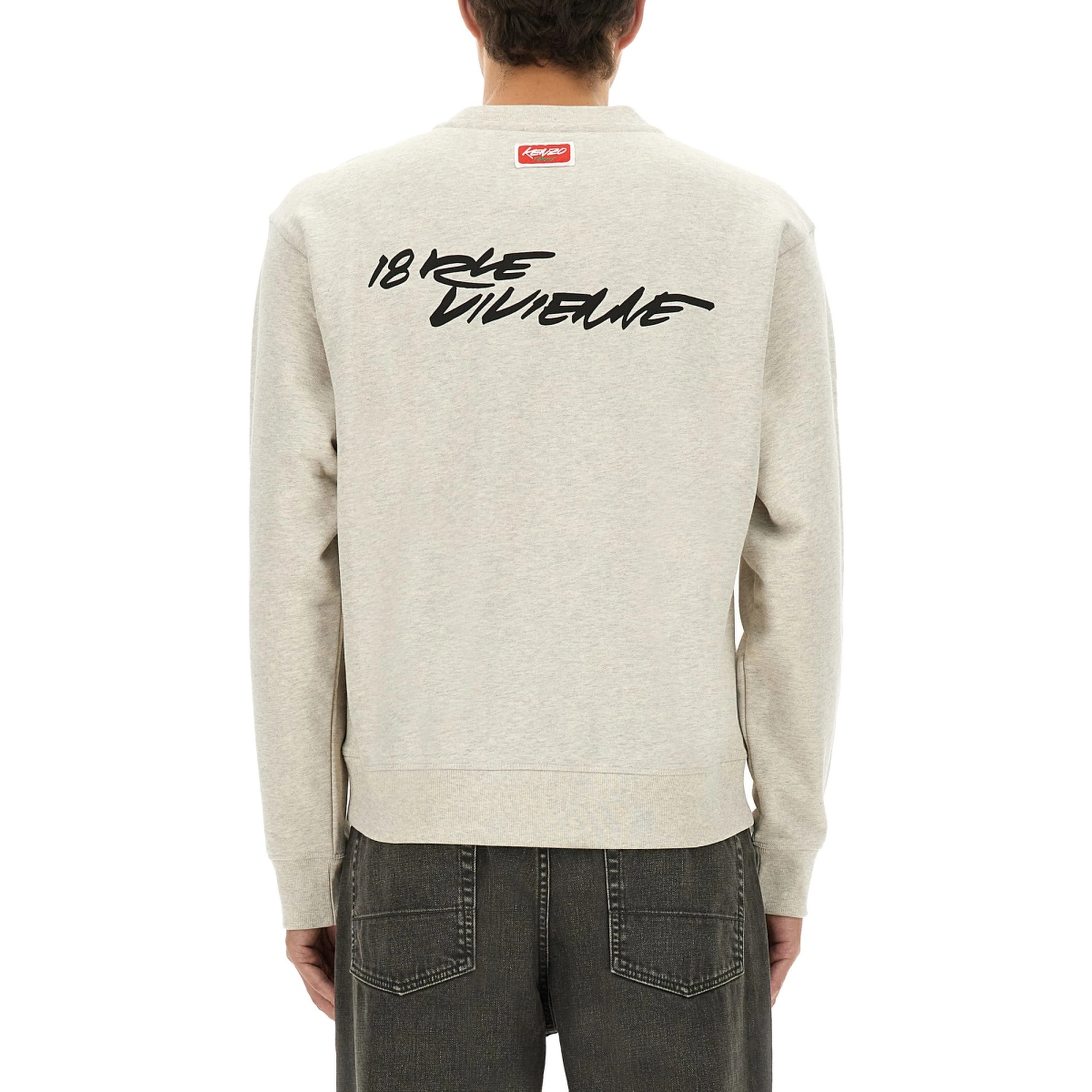 CLASSIC SWEATSHIRT.