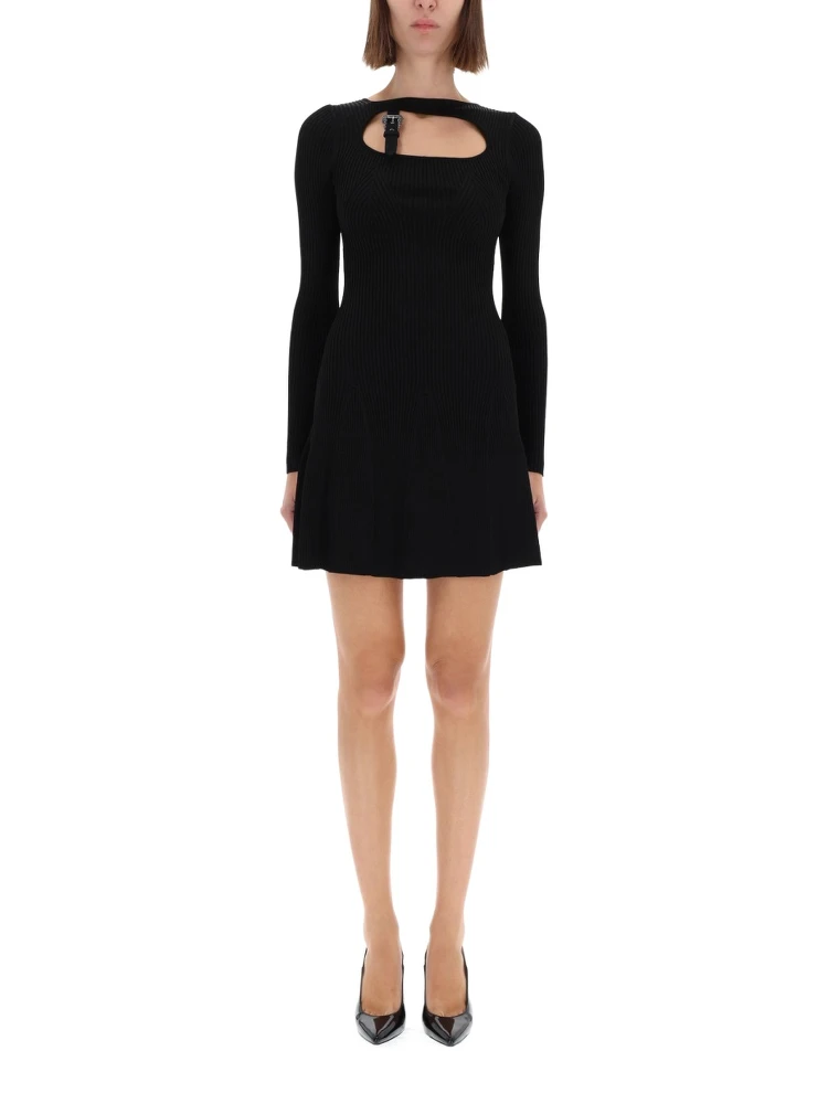 فستان "باروكي" بإبزيم