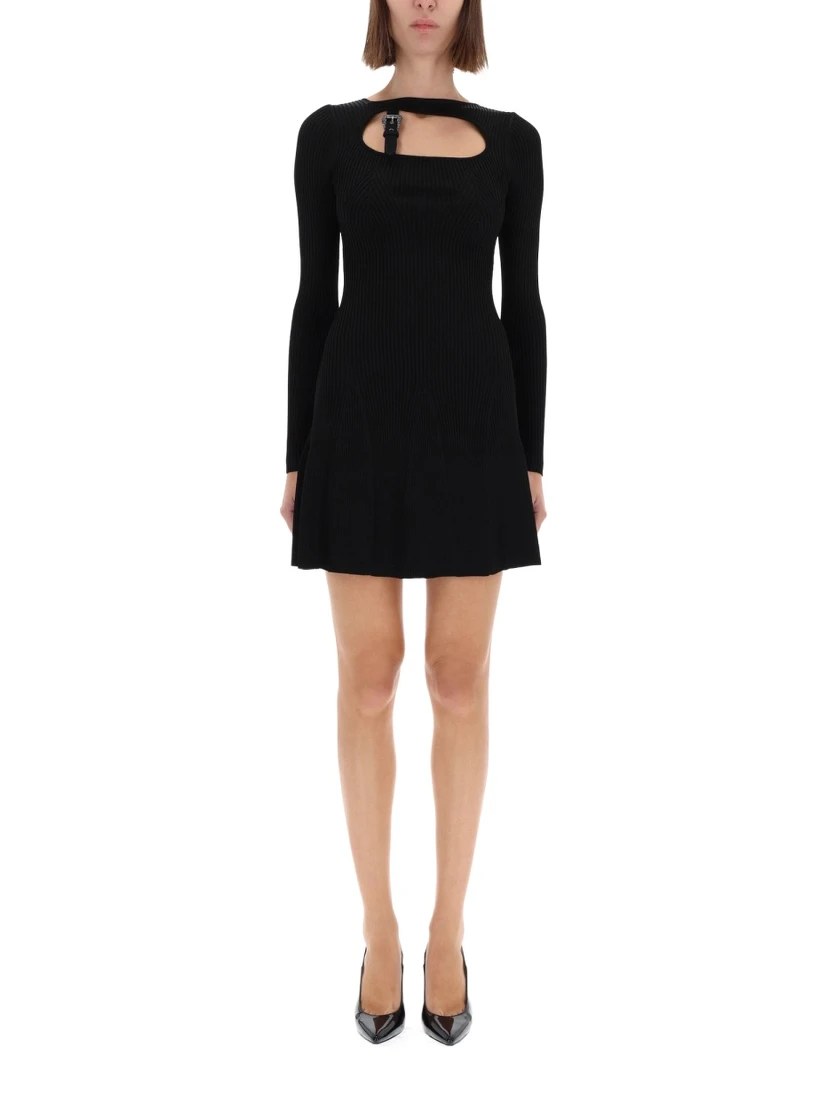 فستان "باروكي" بإبزيم