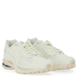 "2002R PROTECTION PACK" SNEAKER