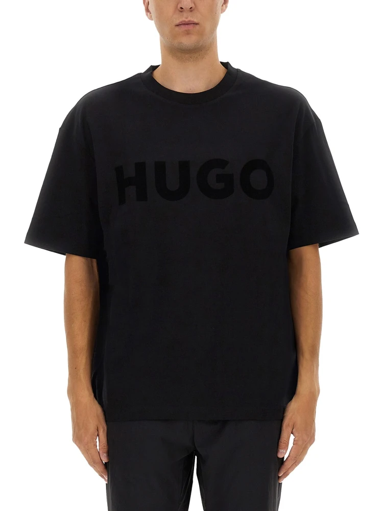 OVERSIZED LOGO T-SHIRT
