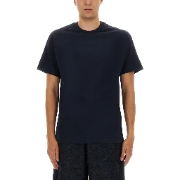 تي شيرت بقصة عادية