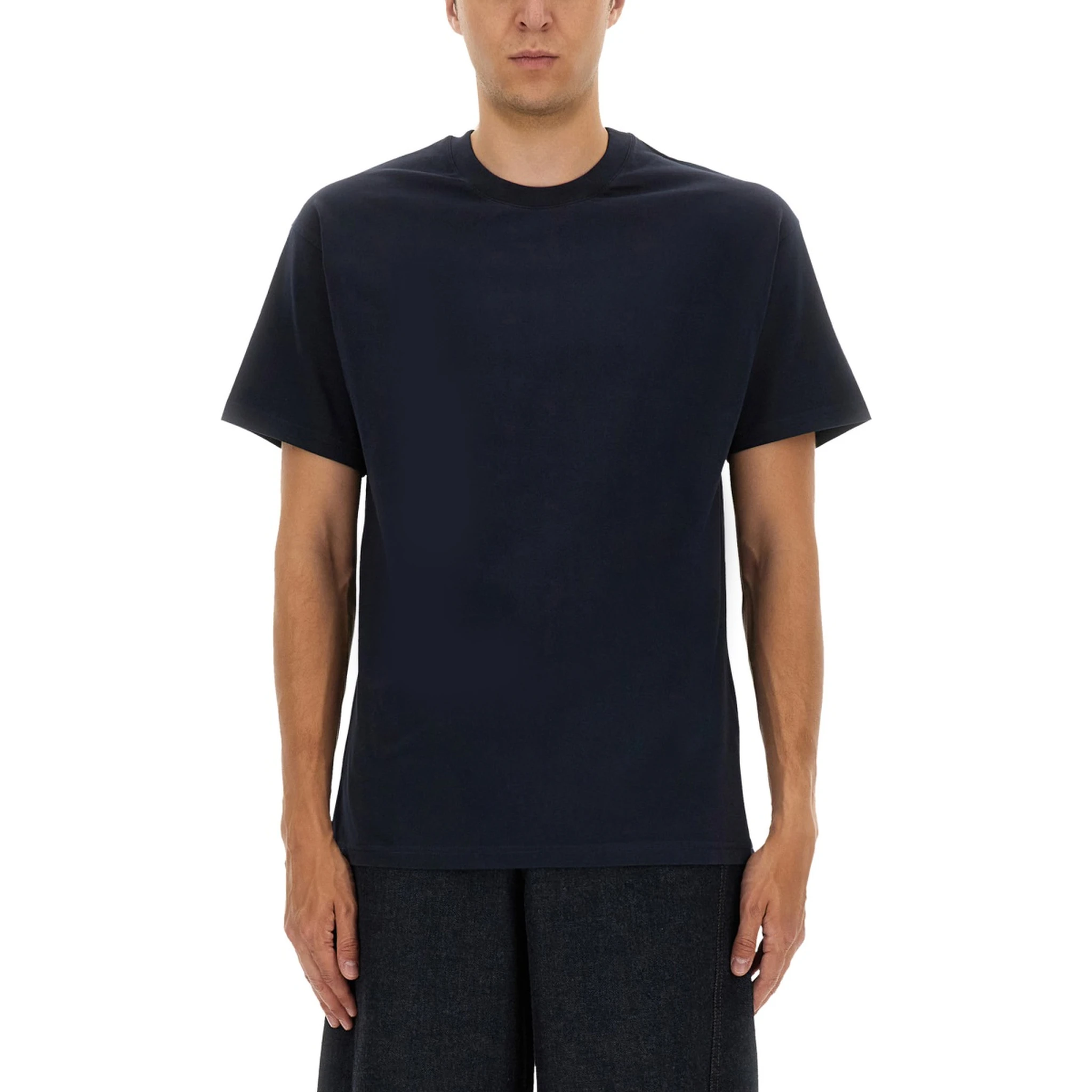 تي شيرت بقصة عادية