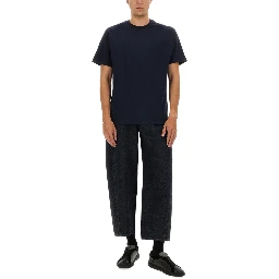 تي شيرت بقصة عادية