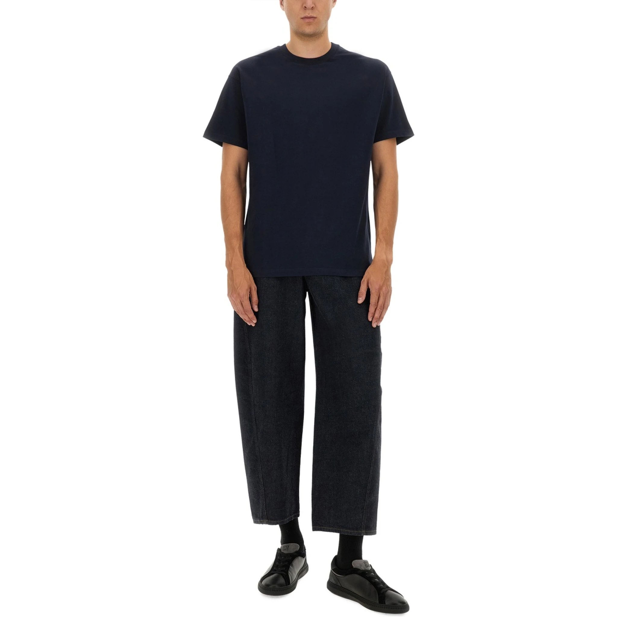 تي شيرت بقصة عادية