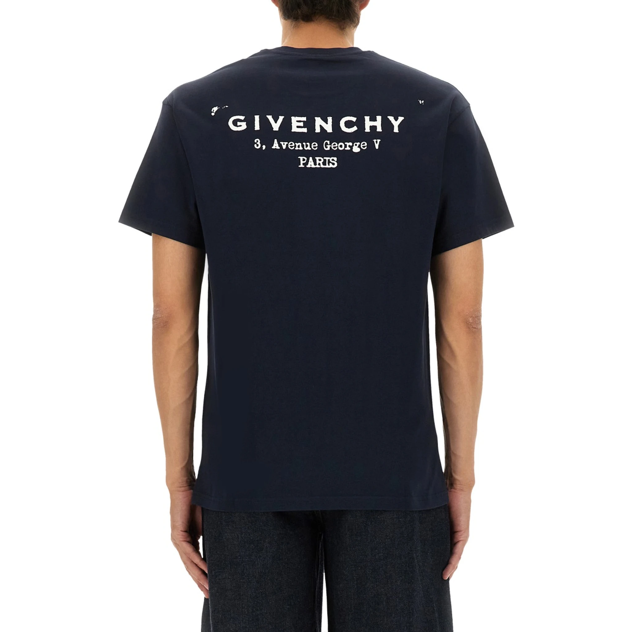 تي شيرت بقصة عادية