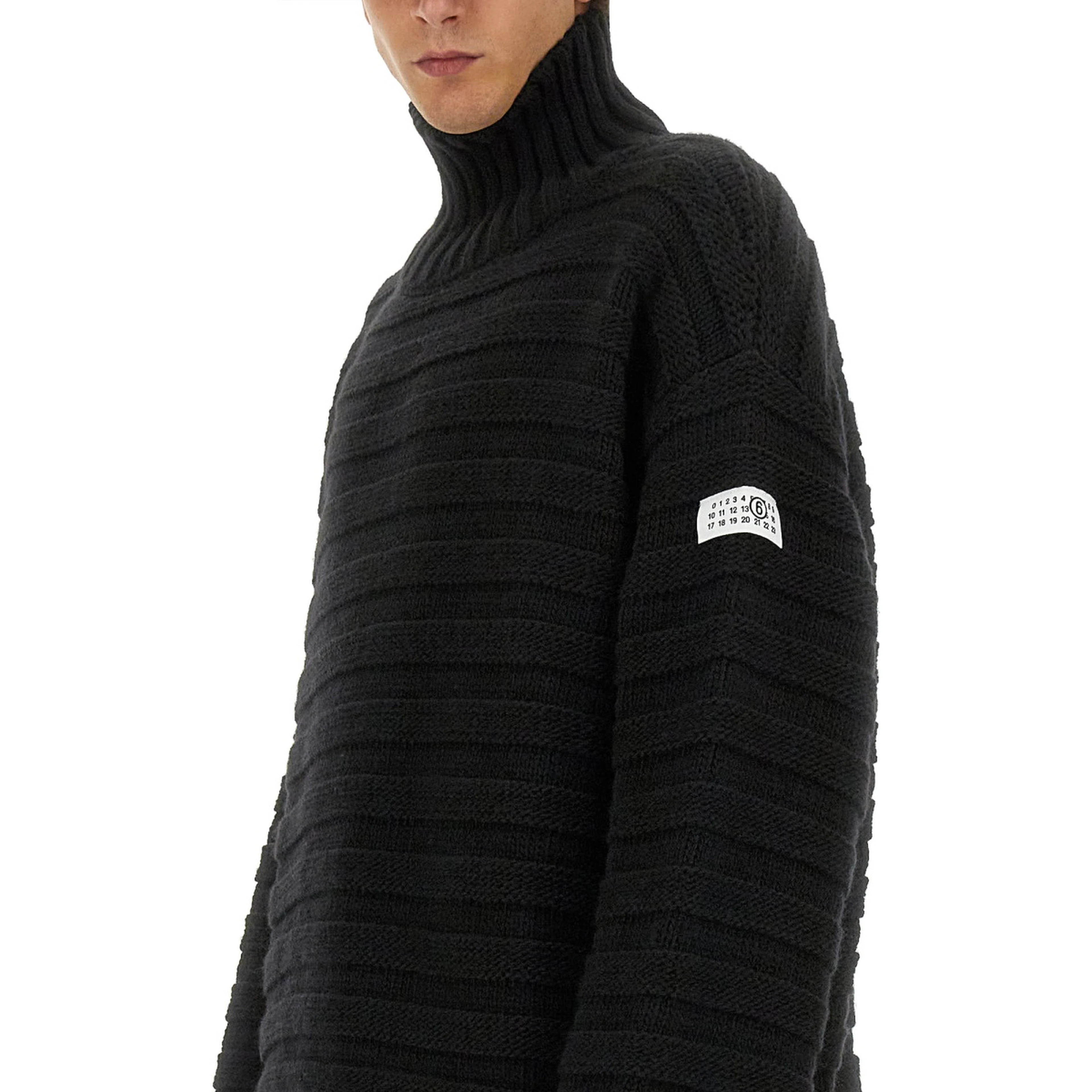 TURTLENECK SWEATER