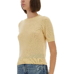 قميص بأكمام قصيرة