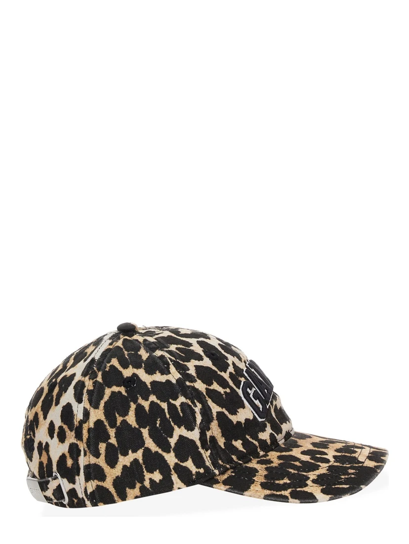 قبعة بيسبول بشعار