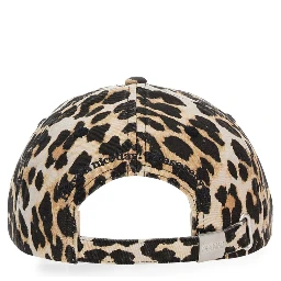 قبعة بيسبول بشعار