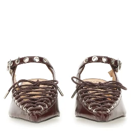 حذاء مفتوح من الخلف برباط