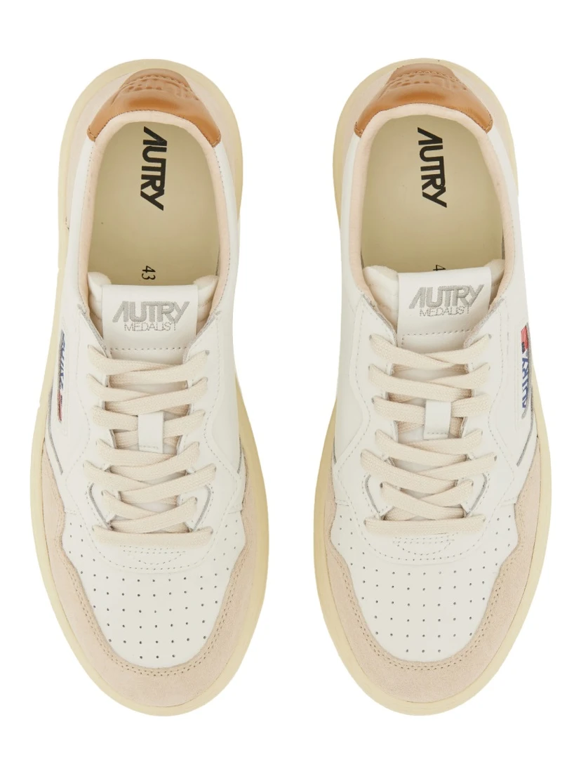 MEDALIST LOW SNEAKER