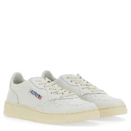 MEDALIST LOW SNEAKER
