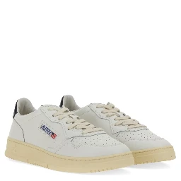 MEDALIST LOW SNEAKER