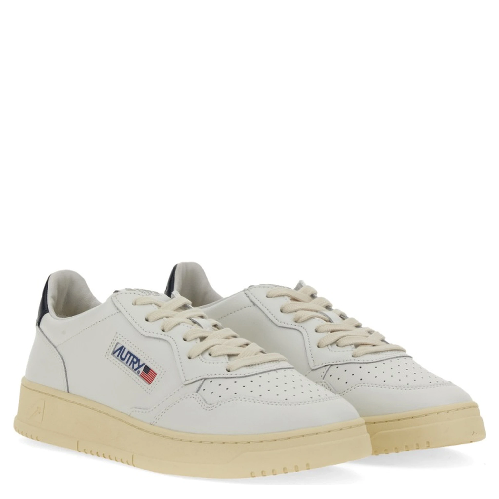 MEDALIST LOW SNEAKER