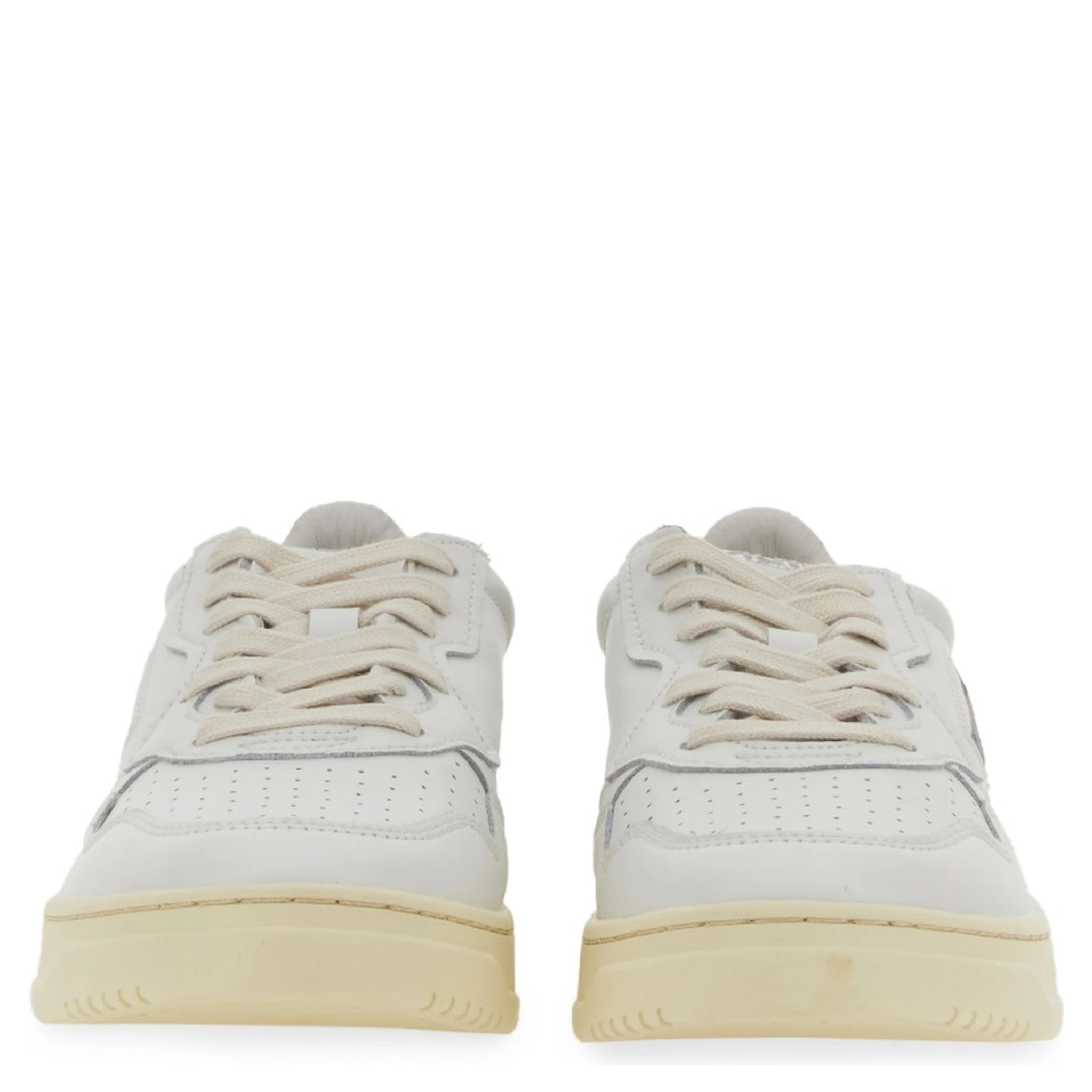 MEDALIST LOW SNEAKER