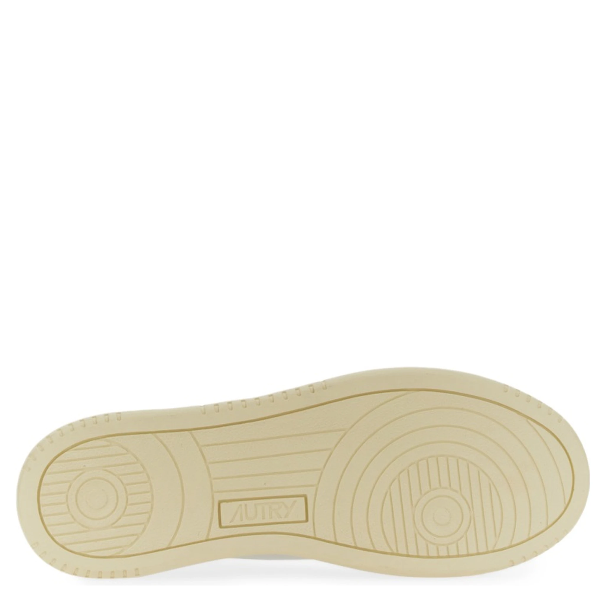 MEDALIST LOW SNEAKER