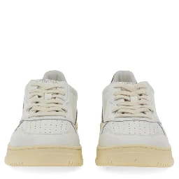 MEDALIST LOW SNEAKER