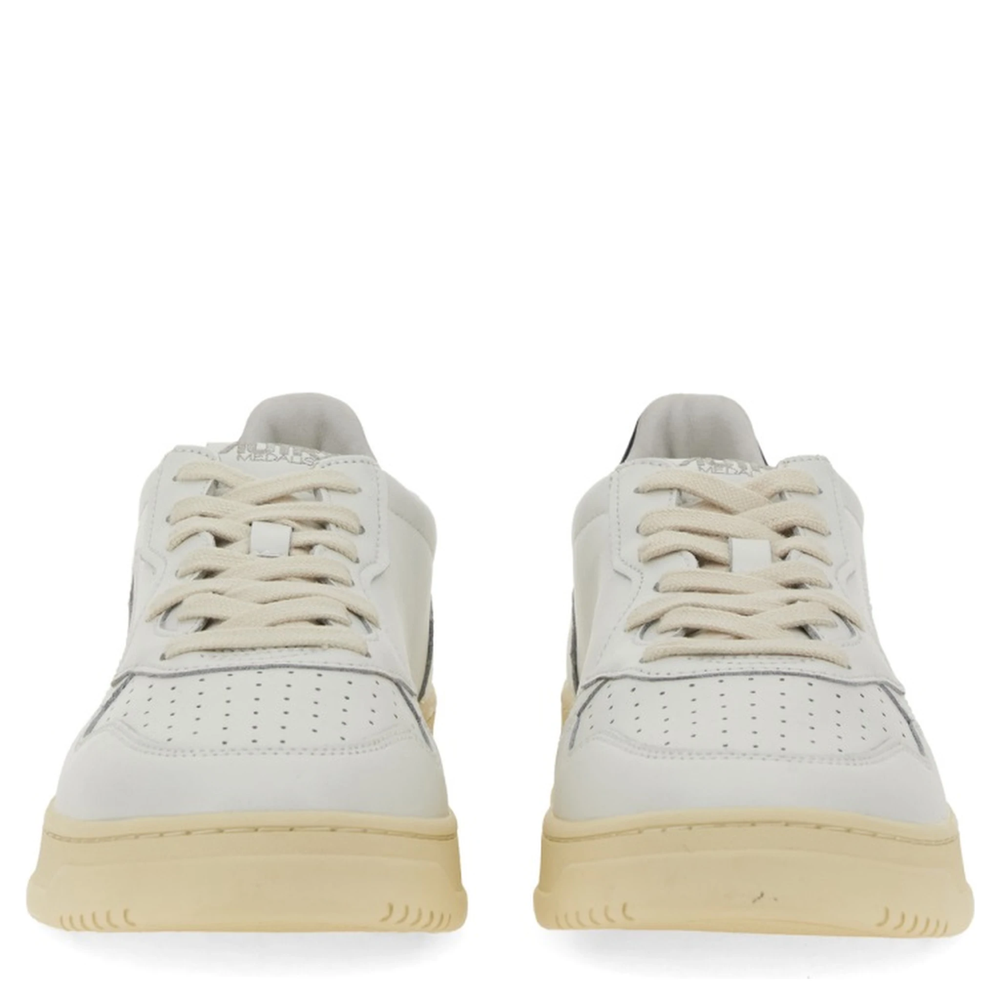 MEDALIST LOW SNEAKER