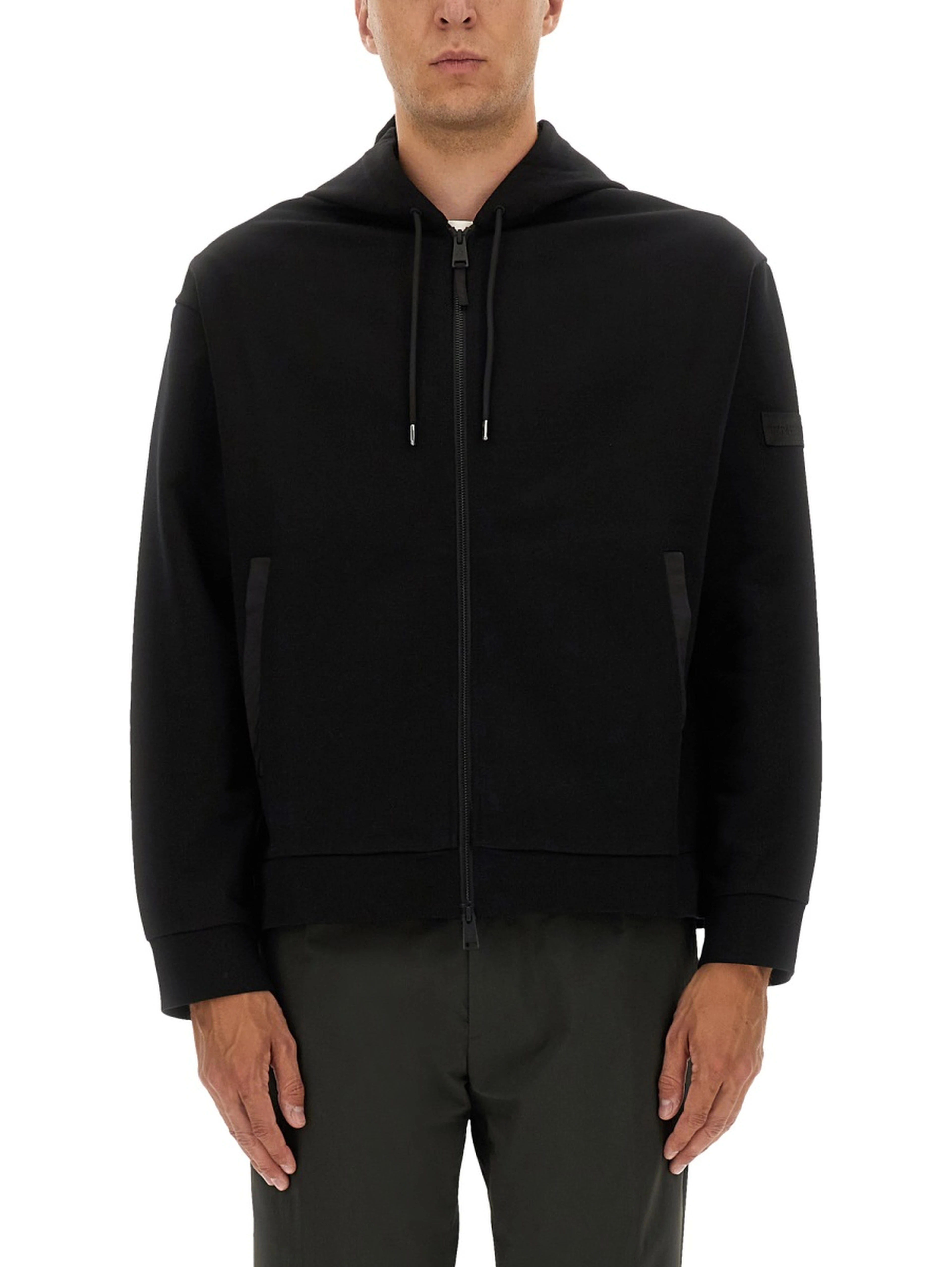 ZIP SWEATSHIRT.