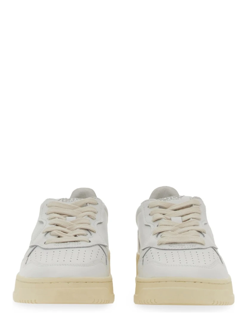 MEDALIST LOW SNEAKER