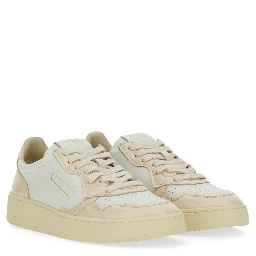 MEDALIST LOW SNEAKER