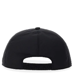 قبعة بيسبول بشعار