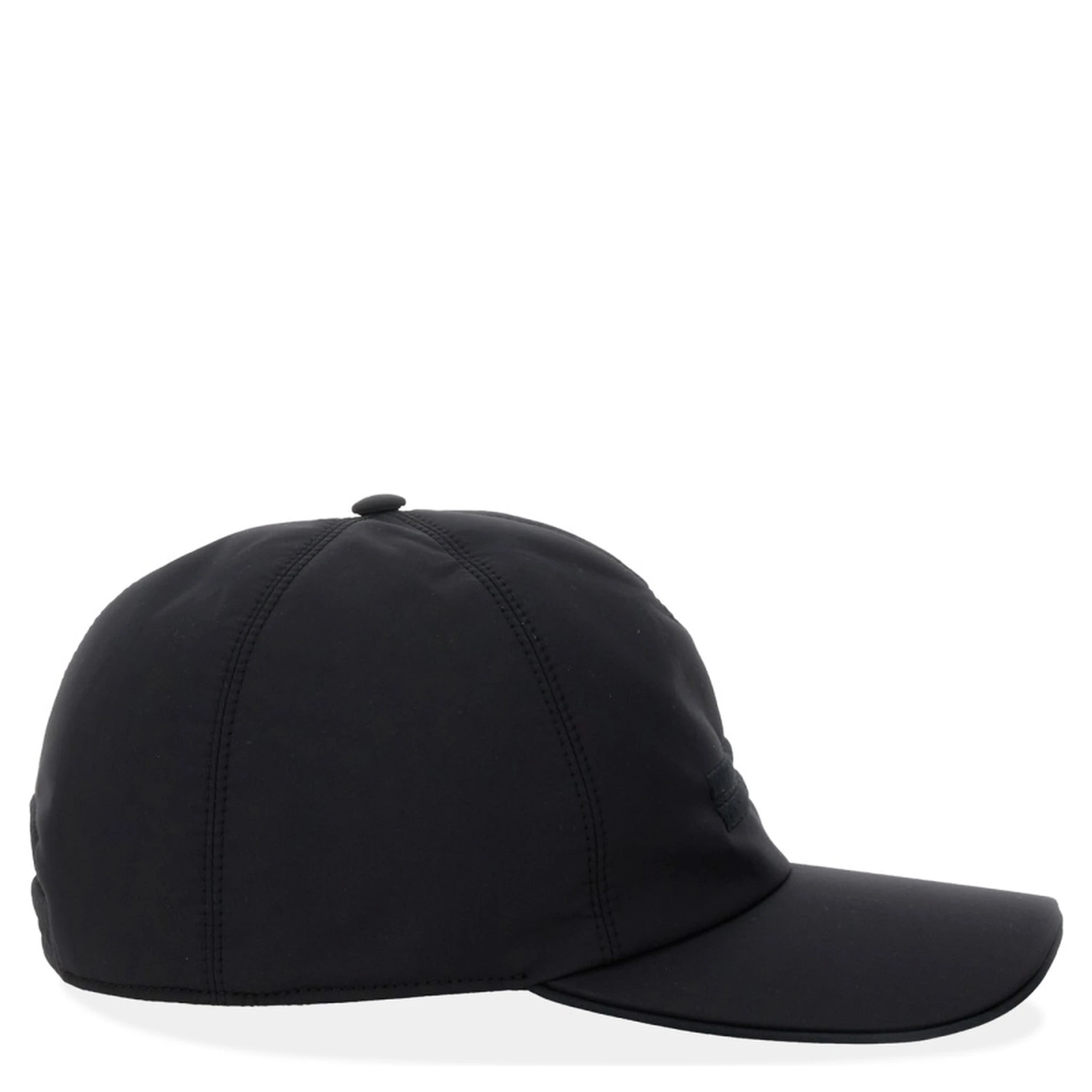 قبعة بيسبول بشعار