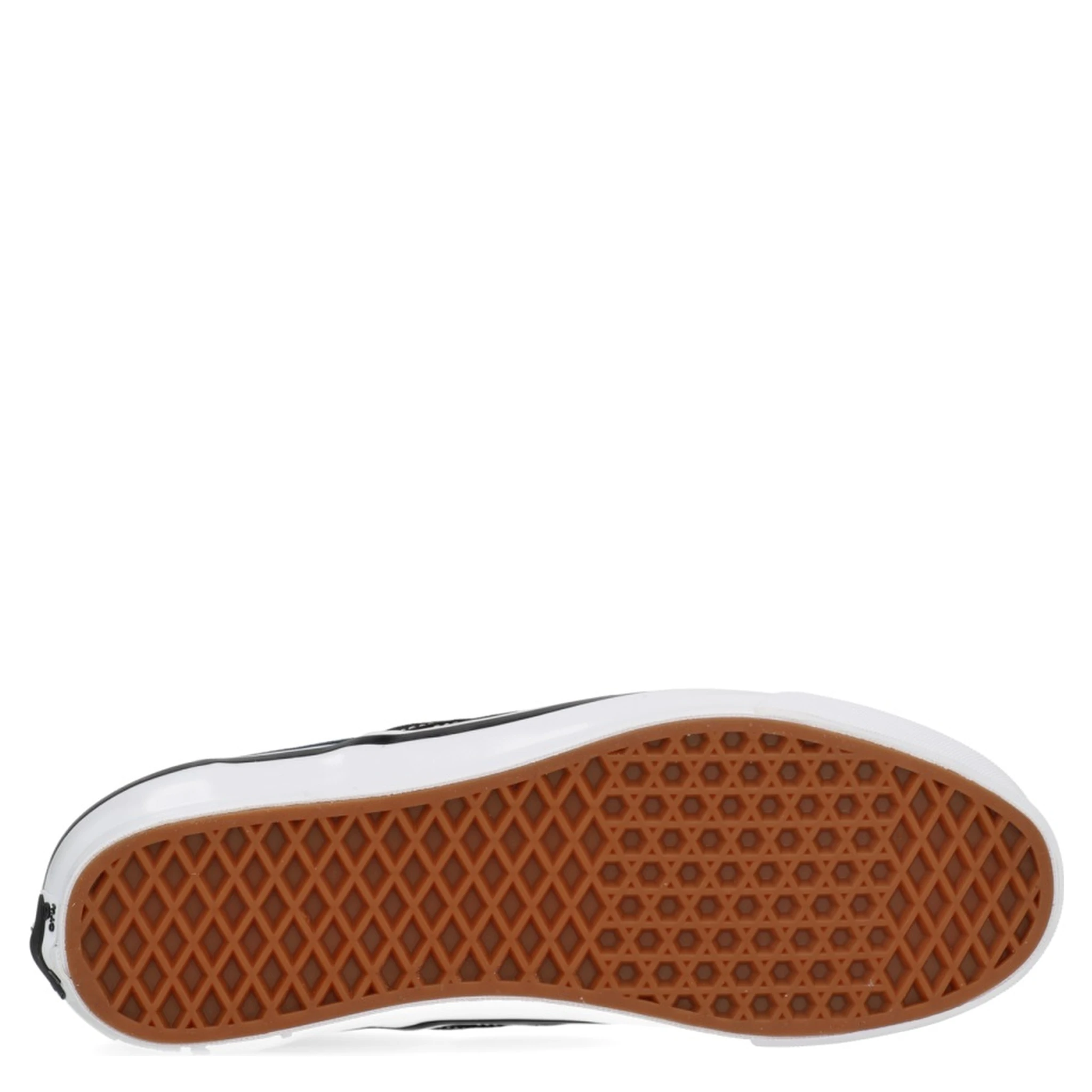 أحذية رياضية من فانز بالتعاون مع ملابس مصممة هندسياً