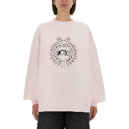 كنزة رياضية بشعار