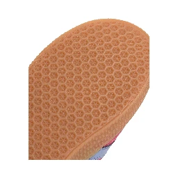 حذاء رياضي "غزال"