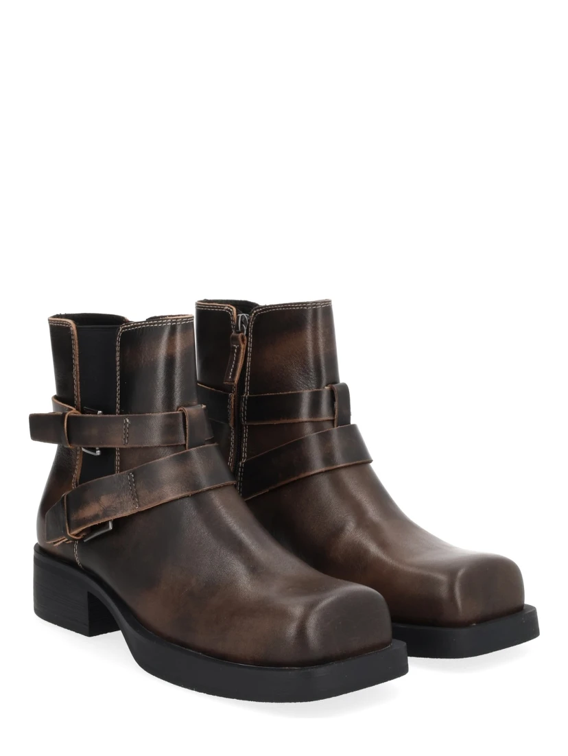 "YURI" BOOT