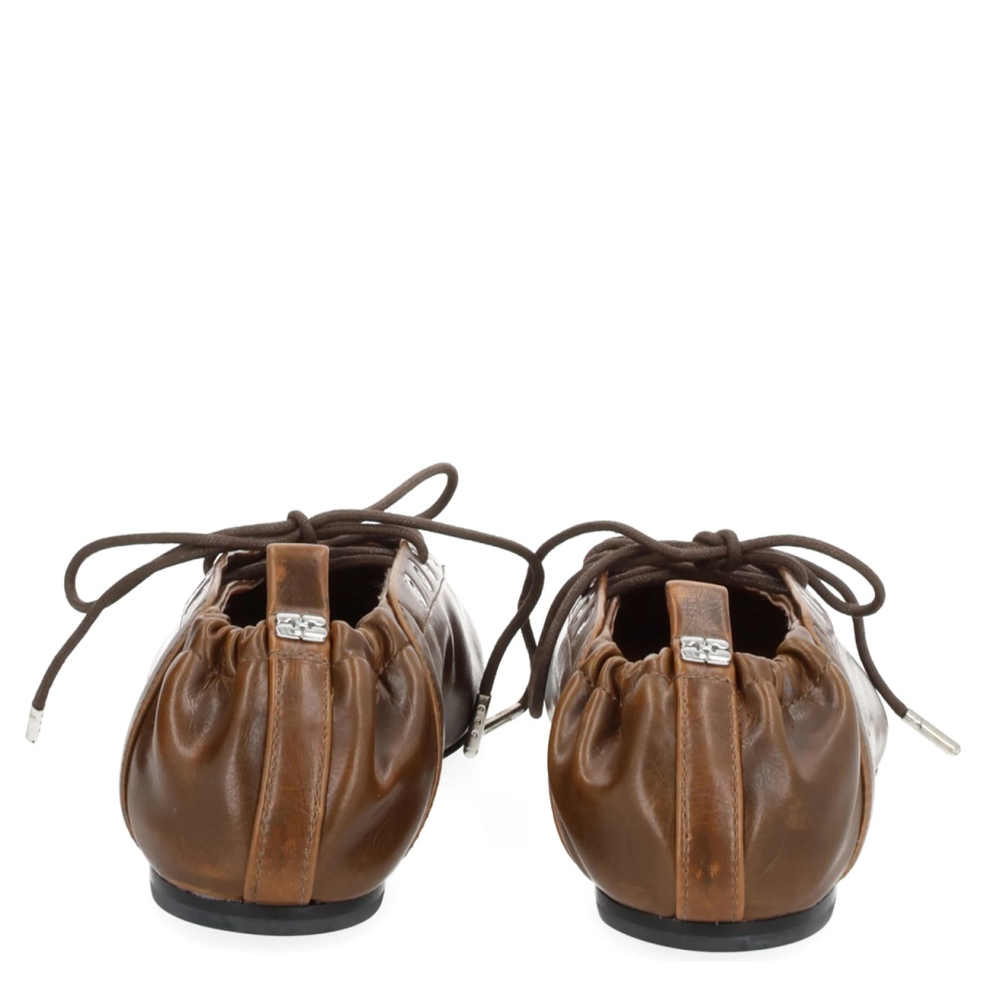BALLERINA WITH LACES
