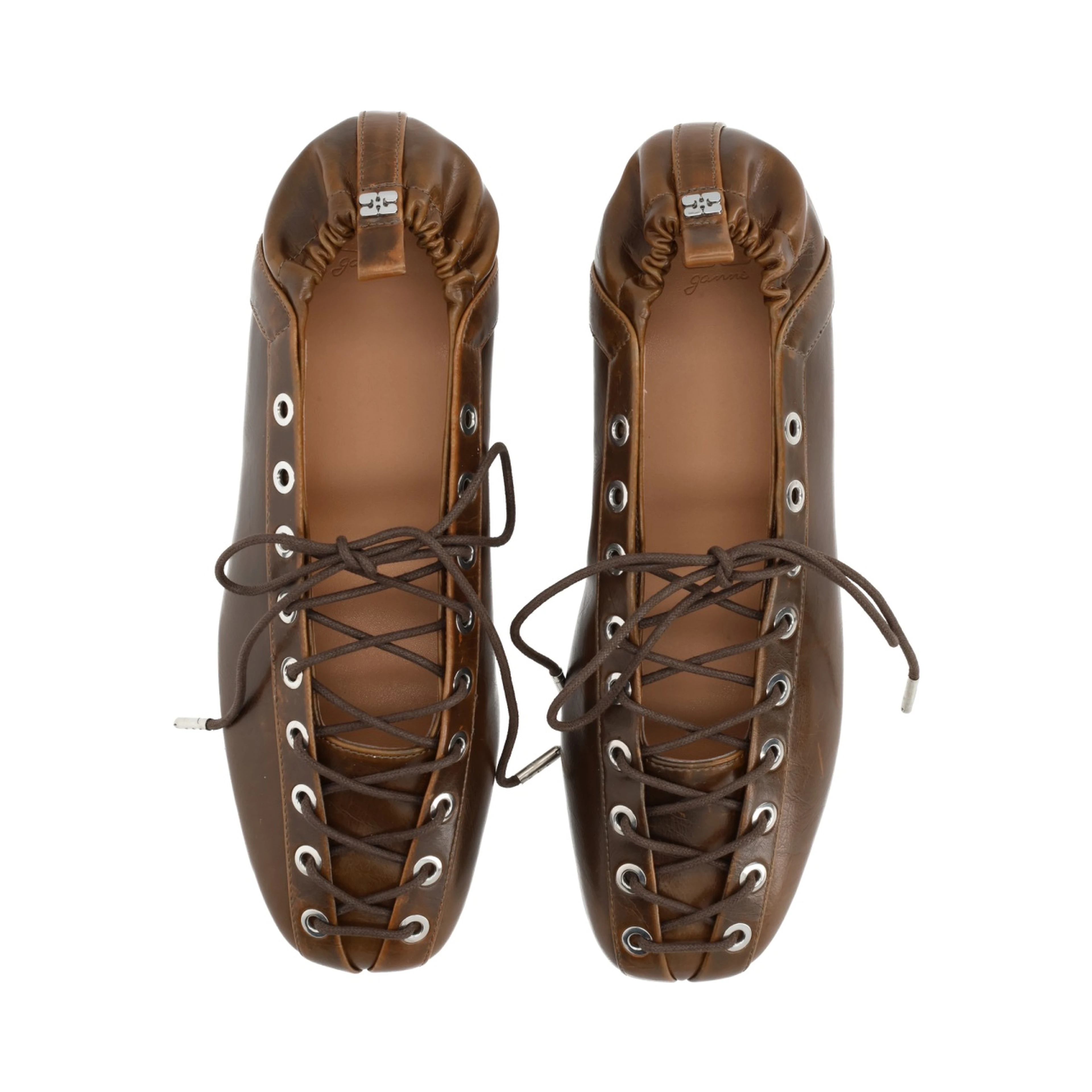 BALLERINA WITH LACES