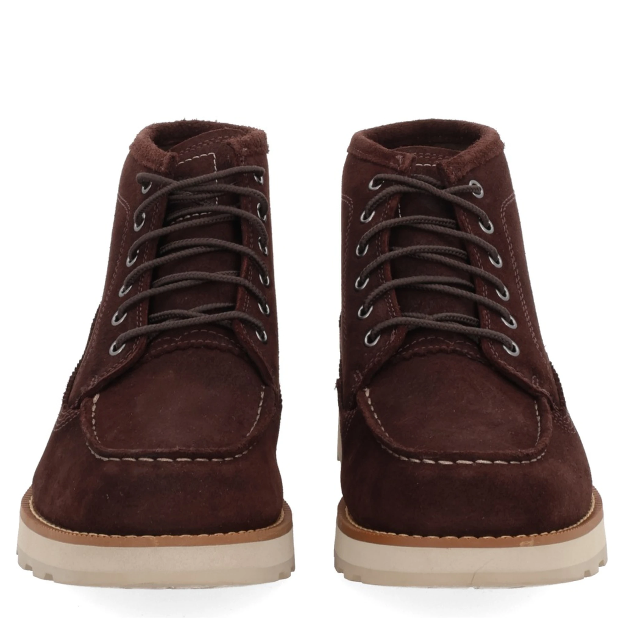 حذاء "تشوكا" المقاوم للماء