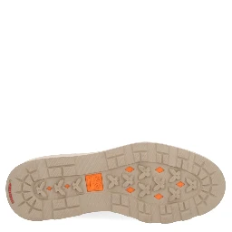 حذاء "تشوكا" المقاوم للماء