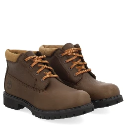 حذاء "تشوكا" المقاوم للماء