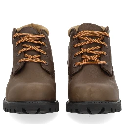 حذاء "تشوكا" المقاوم للماء