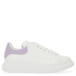 حذاء رياضي ضخم