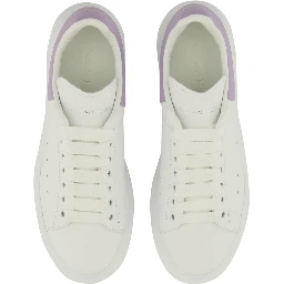 حذاء رياضي ضخم