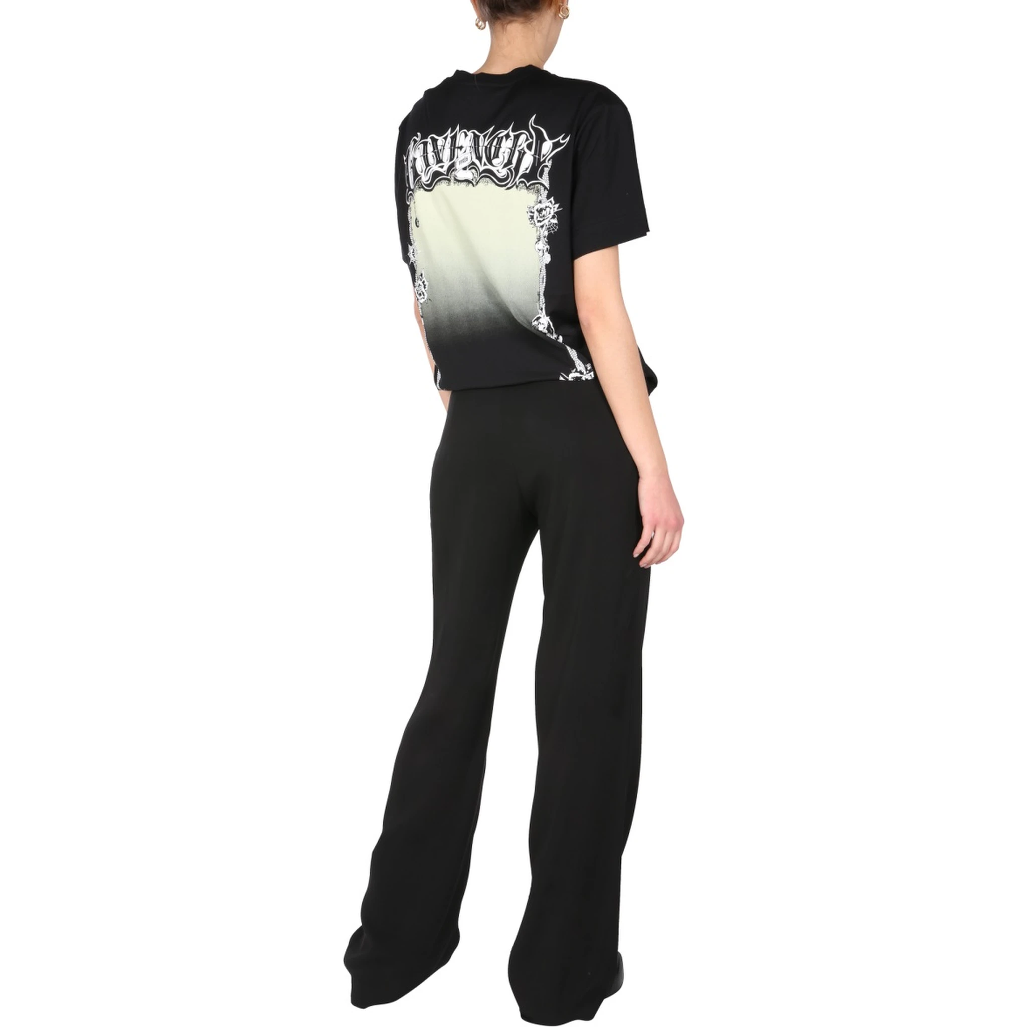 تيشيرت برقبة دائرية