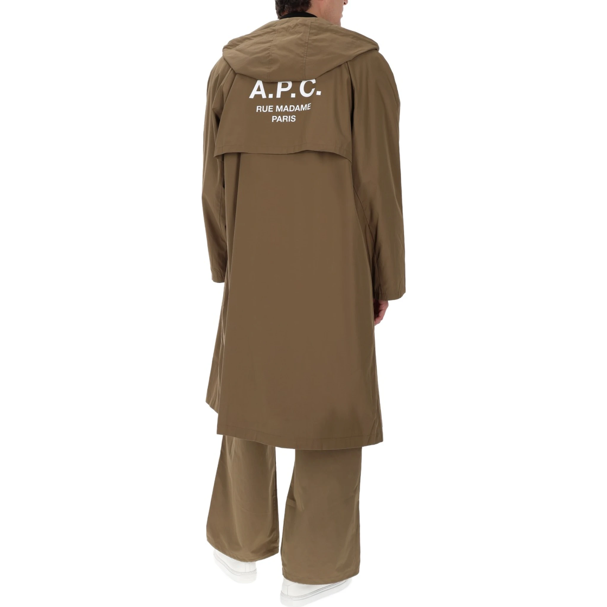 معطف واقٍ من المطر بغطاء رأس