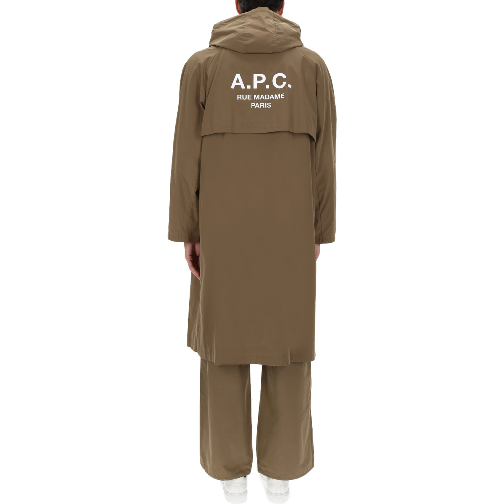 معطف واقٍ من المطر بغطاء رأس