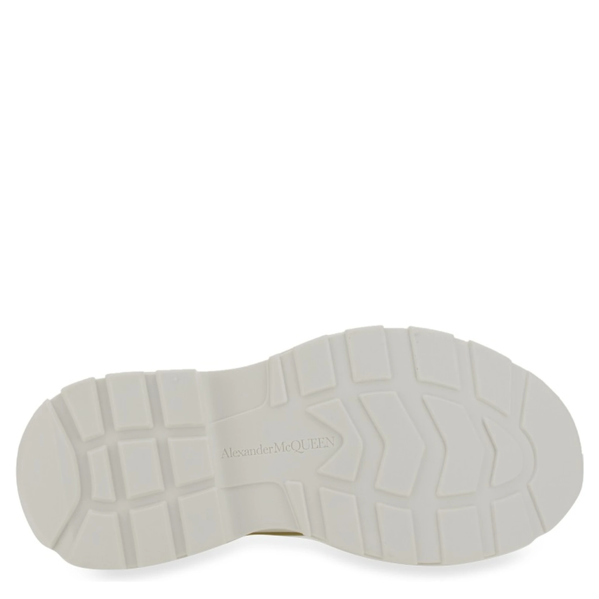 SNEAKER TREAD SLICK
